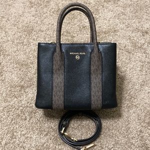 Michael Michael Kors Austin Medium Pebbled Leather Messenger Bag USED